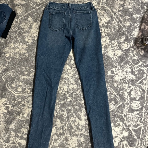 Windsor - Picture 4 of 4